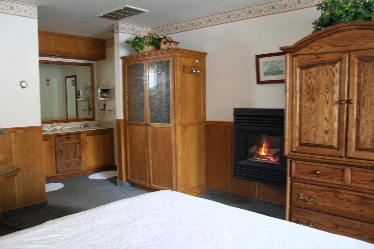 Captain'S Cove Inn Кэмбриа Экстерьер фото
