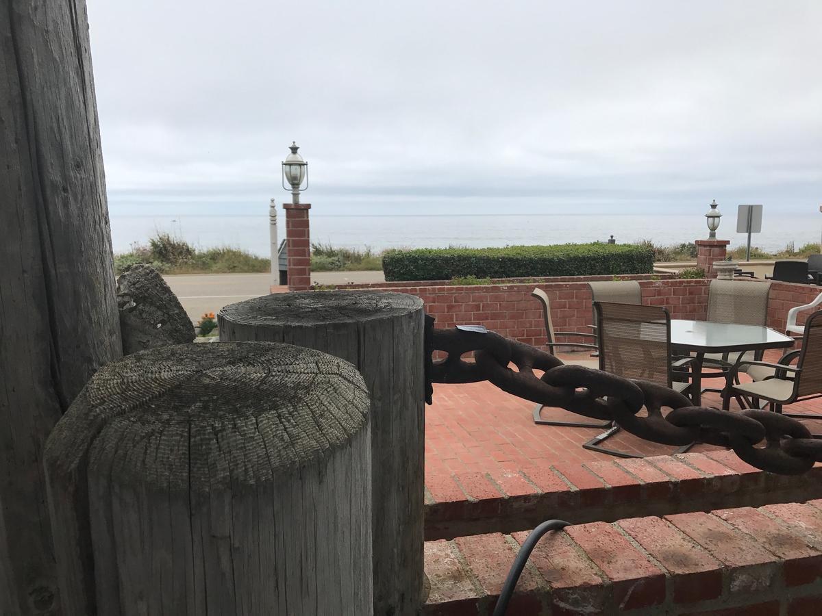 Captain'S Cove Inn Кэмбриа Экстерьер фото